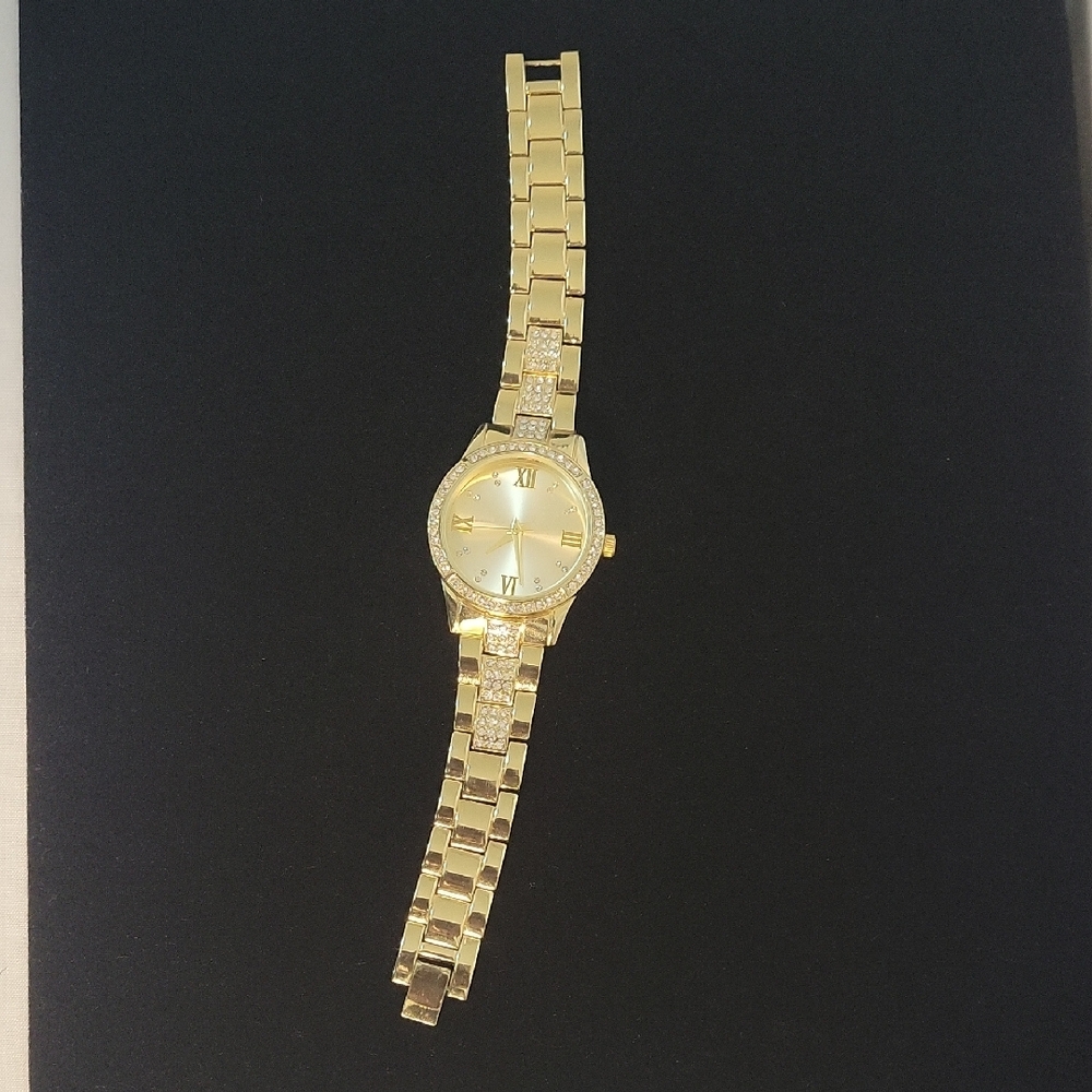 Merona Elegant Gold Women's Watch with Crystal  and Gold-Tone Finish - Picture 5 of 8